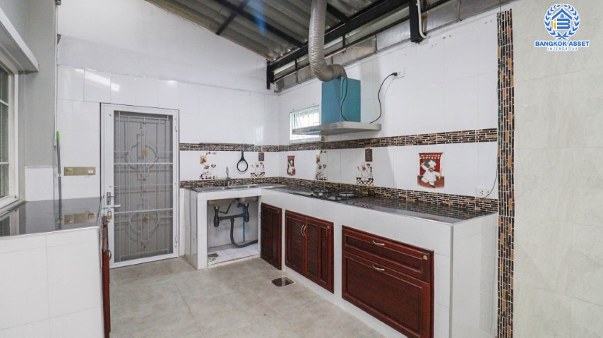 *****ทาวน์โฮมมือสองย่านนนทบุรี ม.โกลเด้นซิตี้ ปิ่นเกล้า-จรัญสนิทวงศ์ หลังมุม! เนื้อที่เกือบ 27 ตร.ว. ฟังก์ชัน 5 ห้องนอน 4 ห้องน้ำ 2 ที่จอดรถ บ้านสวยสภาพดี บนทำเลเชื่อมต่อถ.บางกรวย-ไทรน้อย,  ถ.ราชพฤกษ์, ถ.จรัญสนิทวงศ์ ใกล้รถไฟฟ้าสายสีแดง "สถานีบางบำหรุ" ราคาสุดคุ้ม!